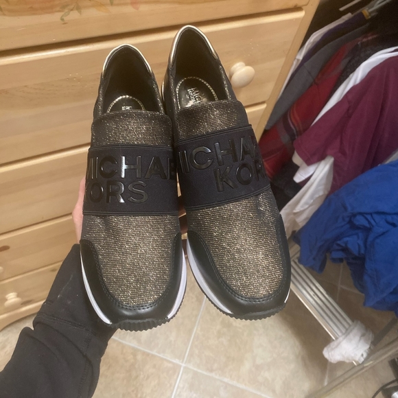 NWOT Michael Kors Black and Gold Heeled Shoes - Picture 3 of 4